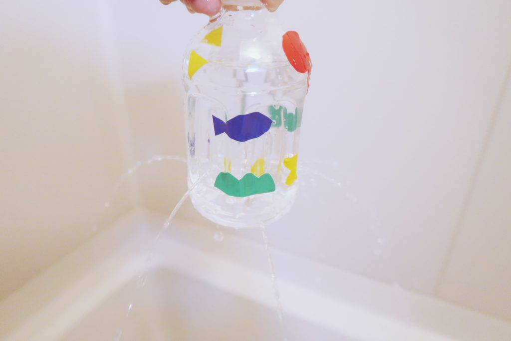 すぐできるペットボトルシャワーの作り方 お風呂でも水遊びが楽しめる魔法のアイテム おもちゃであそぼ