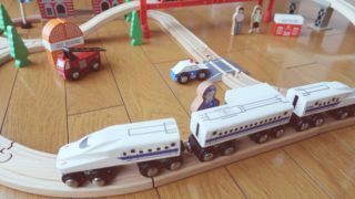 Brioのトラベルレールセットは初めての購入におすすめ 1歳からの電車遊びはこれ おもちゃであそぼ